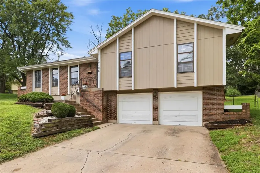 1718 E 97th Terrace, Kansas City, MO 64131 - #2