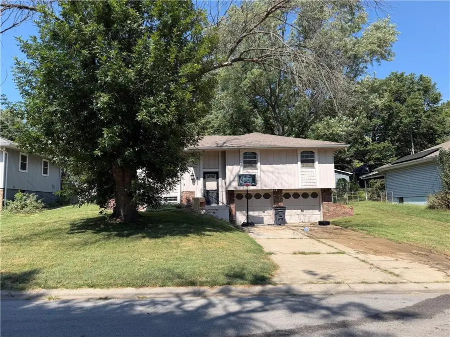 317 Sandstone Drive, Blue Springs, MO 64014 - #2