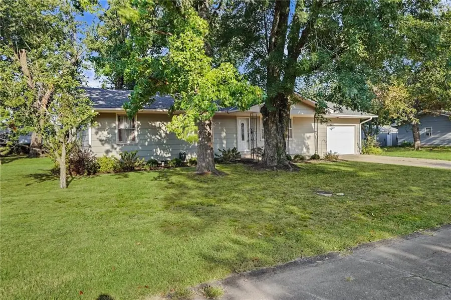 609 Kings Highway, Garnett, KS 66032 - #2