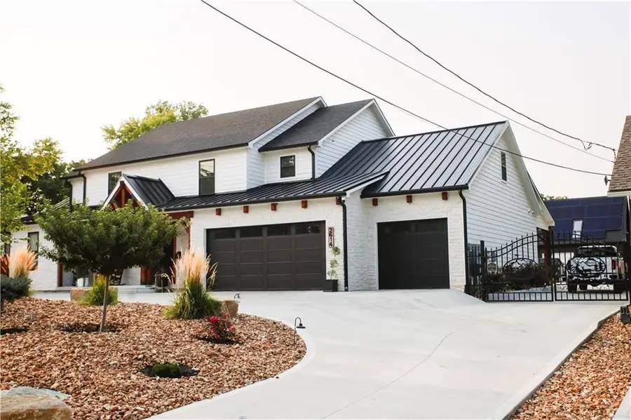 2614 W 44th Avenue, Kansas City, KS 66103 - #3