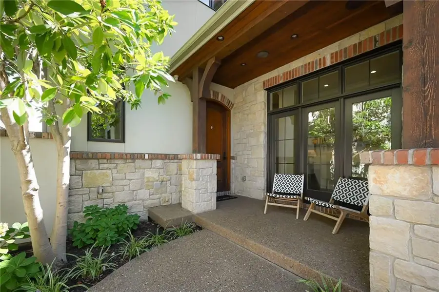 4635 Jarboe Street, Kansas City, MO 64112 - #3