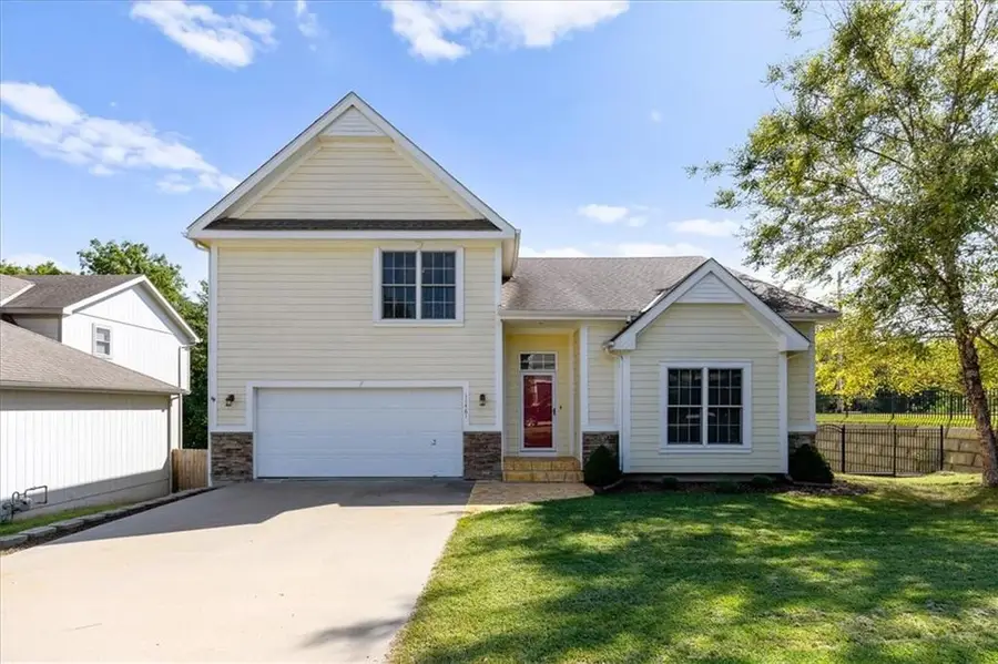 11461 Parkview Avenue, Kansas City, KS 66109 - #2