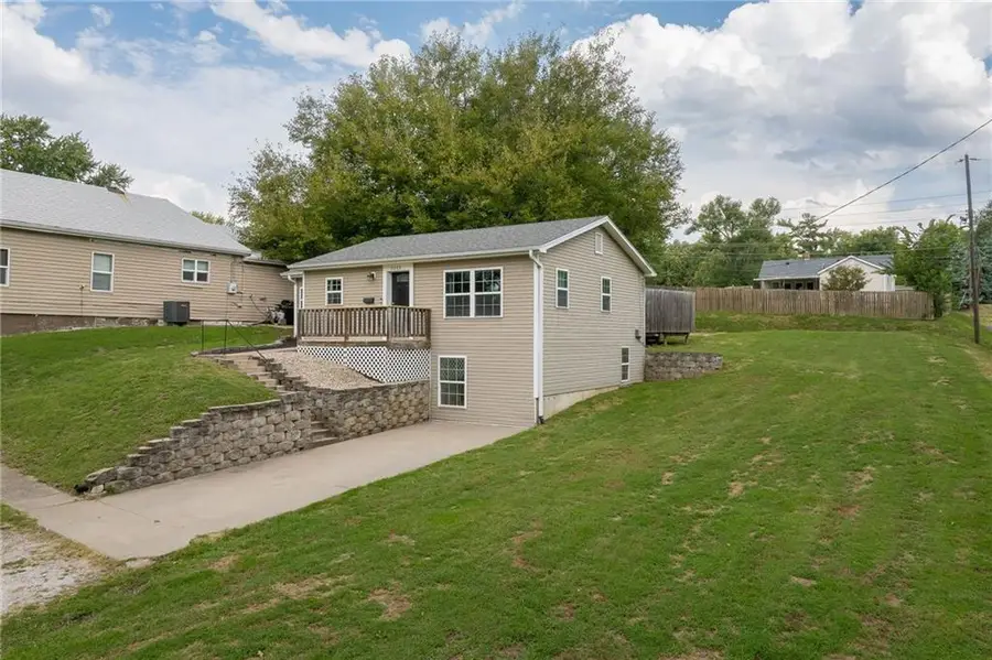 3325 Locust Street, Saint Joseph, MO 64501 - #3