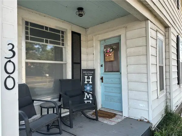 300 NE 1st Street, Hardin, MO 64035