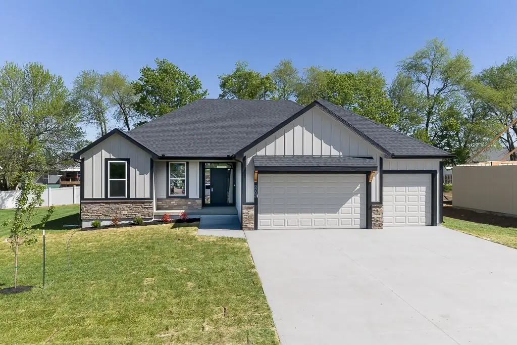 2723 Stone Creek Avenue, Tonganoxie, KS 66086 - #1