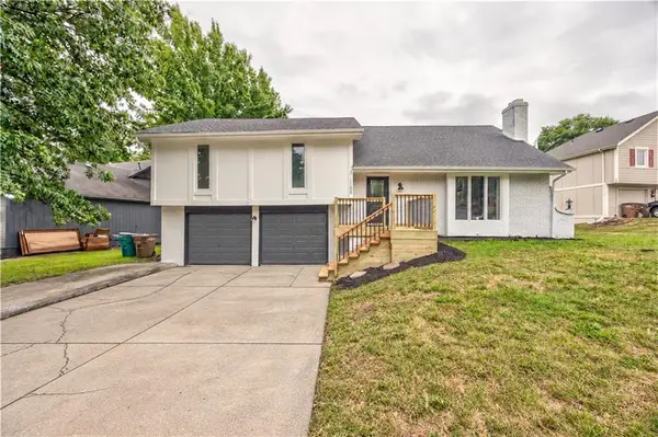 1105 Brookside Place, Raymore, MO 64083