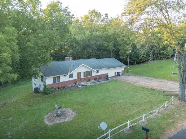 8400 S Harris Potts Road, Oak Grove, MO 64075