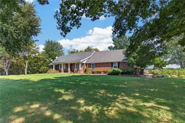 12692 Elm Park Road, Lexington, MO 64067