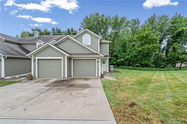 6066 NE Moonstone Drive, Lee's Summit, MO 64064