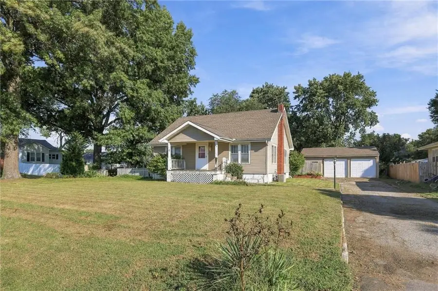 219 W 4th Street, Tonganoxie, KS 66086 - #2