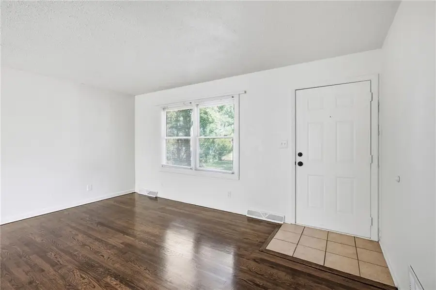 6102 Earnshaw Street, Shawnee, KS 66216 - #3