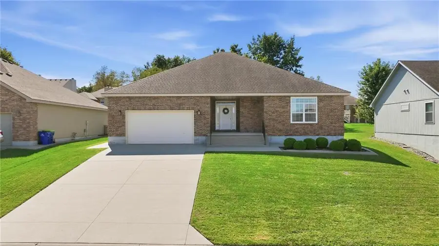 3904 SW Briarwood Oaks Drive, Blue Springs, MO 64015 - #2