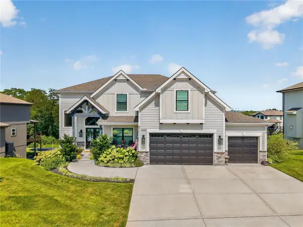 14670 Thousand Oaks Place, Parkville, MO 64152