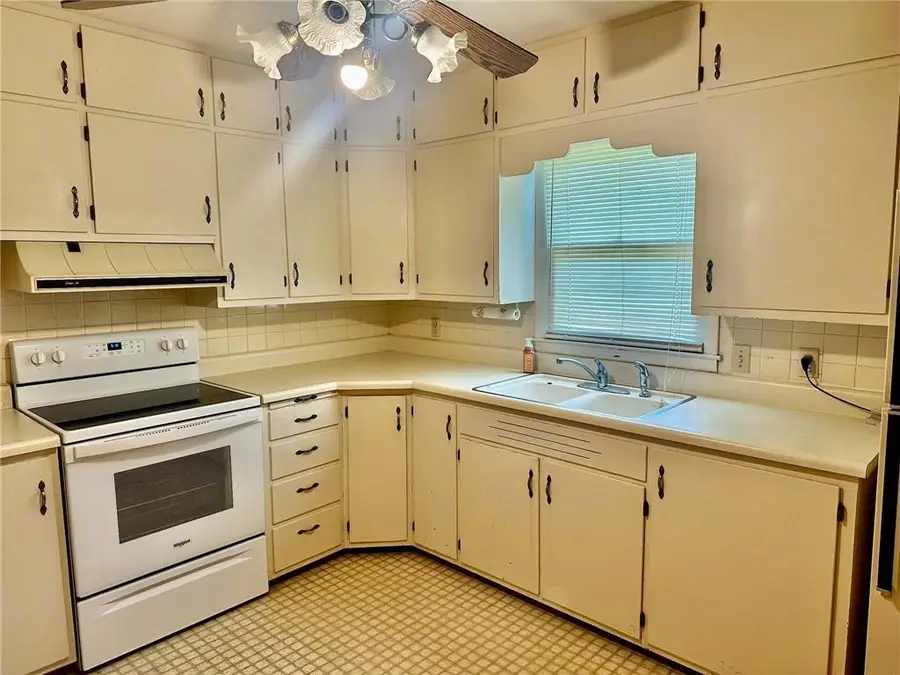 104 Meadow Lane, Warrensburg, MO 64093 - #3