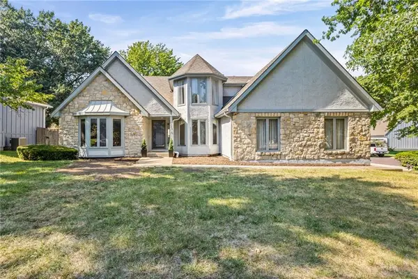 10546 Westgate Street, Overland Park, KS 66215