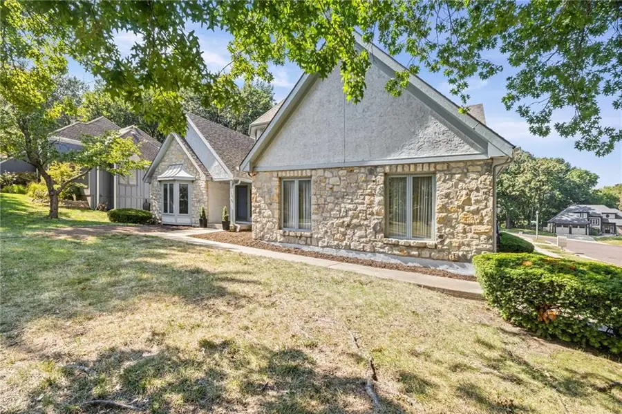 10546 Westgate Street, Overland Park, KS 66215 - #3
