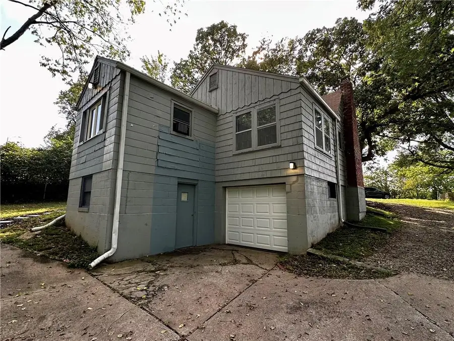 6800 Blue Parkway, Kansas City, MO 64129 - #2