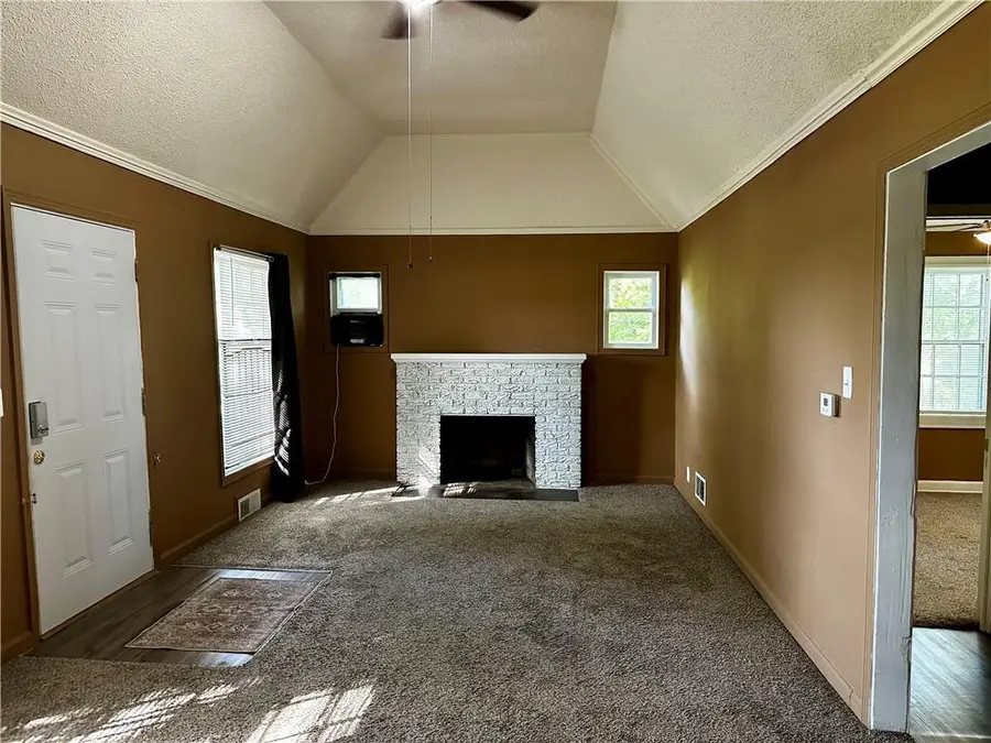 6800 Blue Parkway, Kansas City, MO 64129 - #3