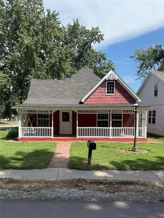 302 16th Street, Blue Springs, MO 64015