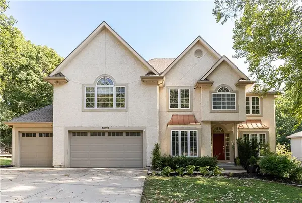 10121 NW River Hills Drive, Parkville, MO 64152