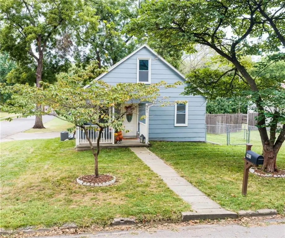 901 N 12th Street, Leavenworth, KS 66048 - #1