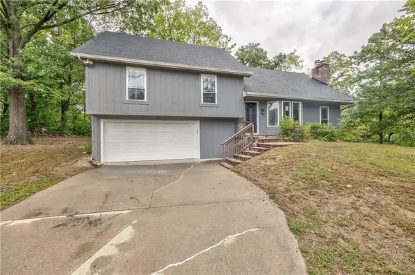 5409 NW Fox Hill Road, Parkville, MO 64152