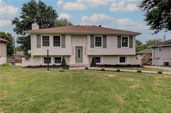 305 Sharon Drive, Lee's Summit, MO 64063