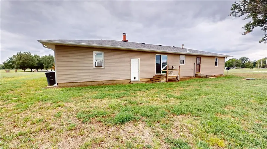 15665 E Quail Road, Nevada, MO 64772 - #2