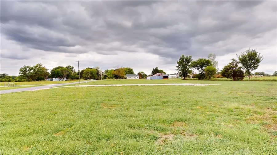 15665 E Quail Road, Nevada, MO 64772 - #3