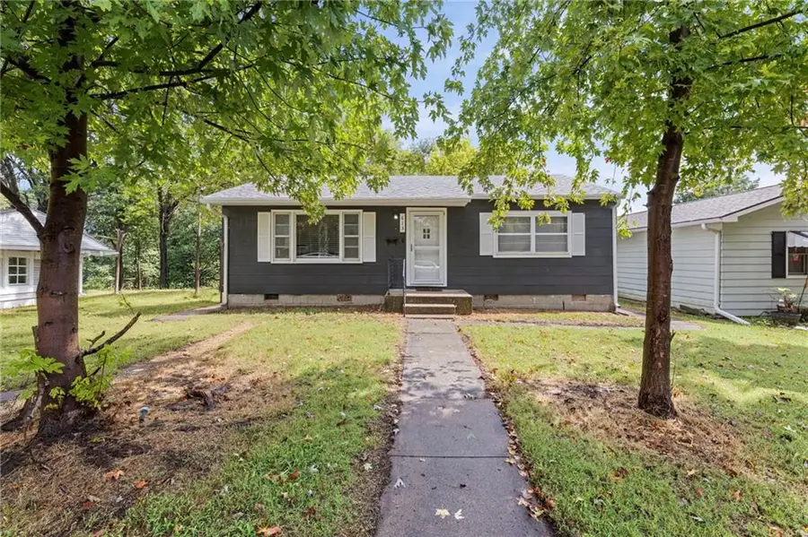 613 N Ohio Street, Iola, KS 66749 - #3