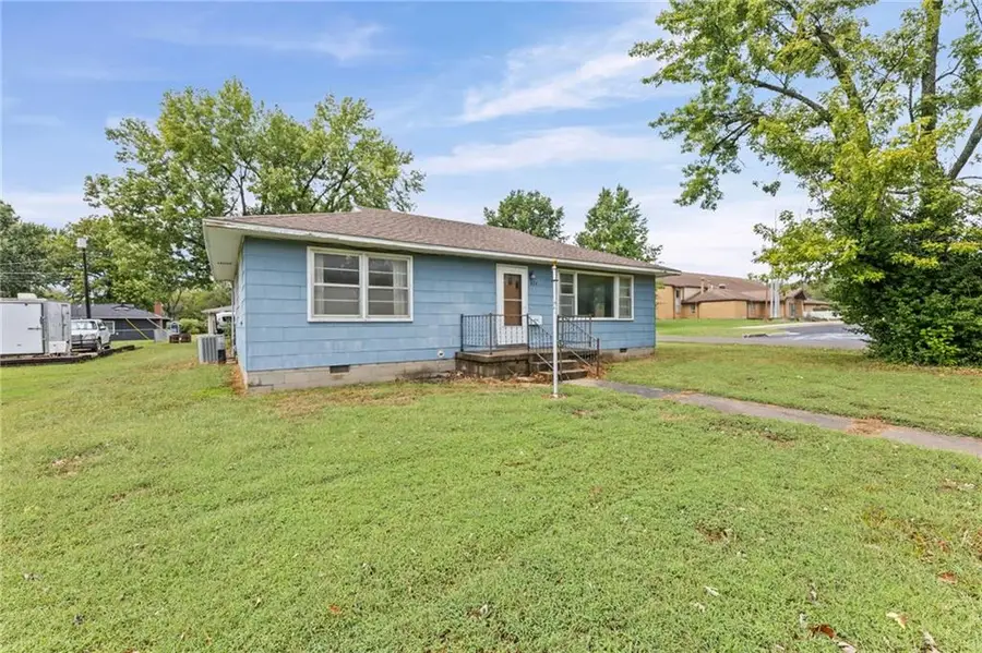 624 N Vermont Street, Iola, KS 66749 - #2