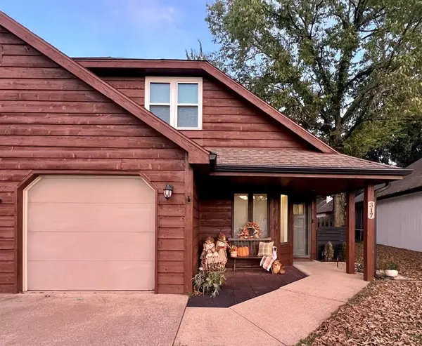 317 Glenview Drive, Lawrence, KS 66049