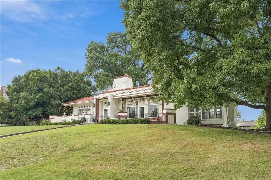 2204 Washington Boulevard, Kansas City, KS 66102 - #2