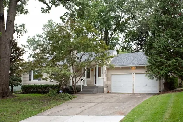 107 W Navajo Lane, Kansas City, MO 64114
