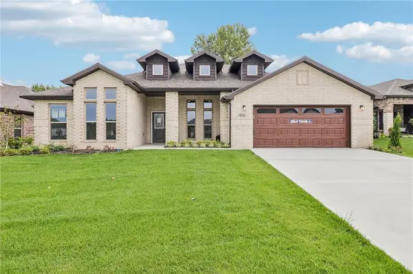 8523 Pickering Street, Lenexa, KS 66227