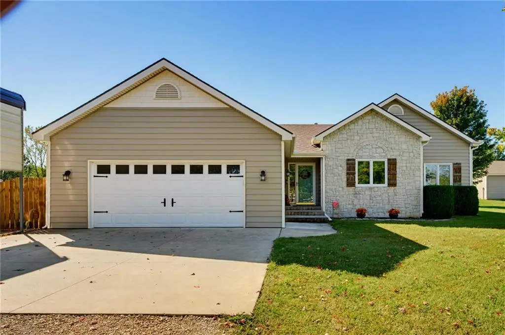 1185 E 1067 Road, Lawrence, KS 66047 - #1