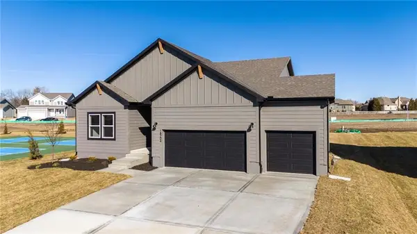 9006 SW 4th Street, Blue Springs, MO 64064