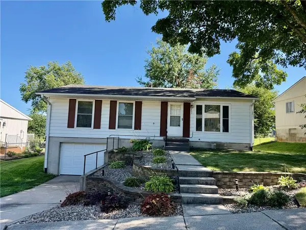 2403 College Lane W, St Joseph, MO 64503