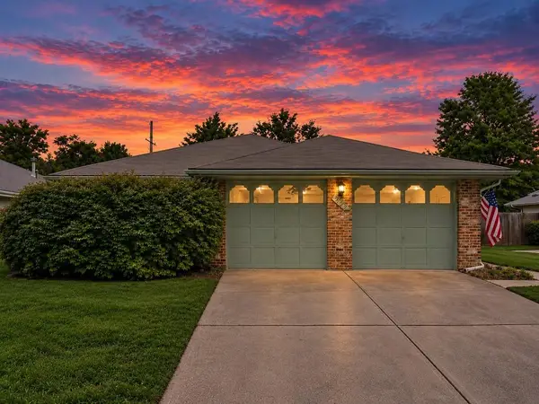 413 Sherwood Drive, Blue Springs, MO 64014
