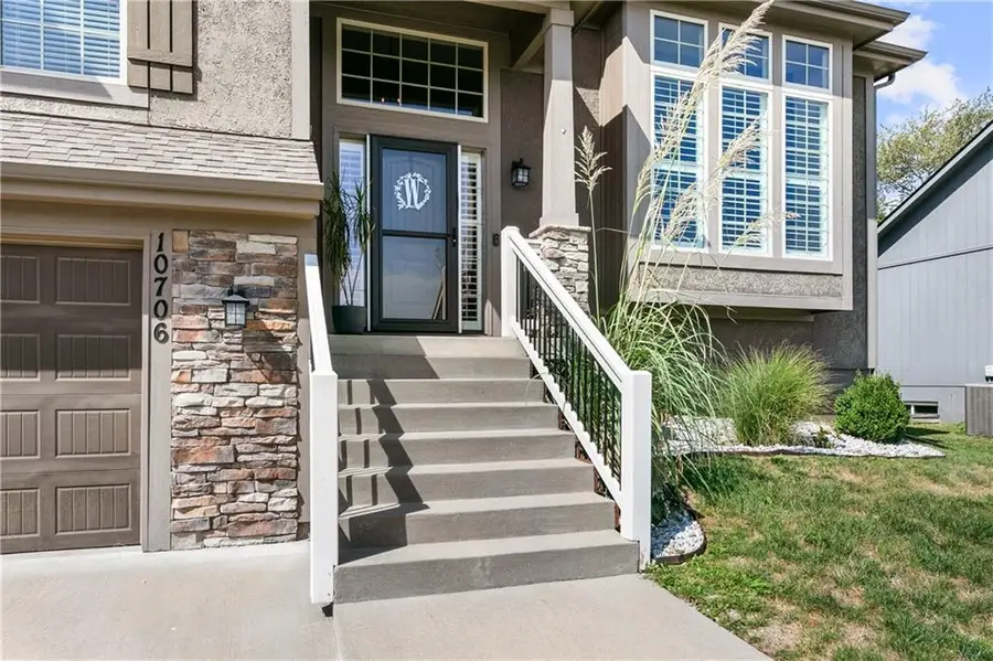 10706 N Tracy Avenue, Kansas City, MO 64155 - #2