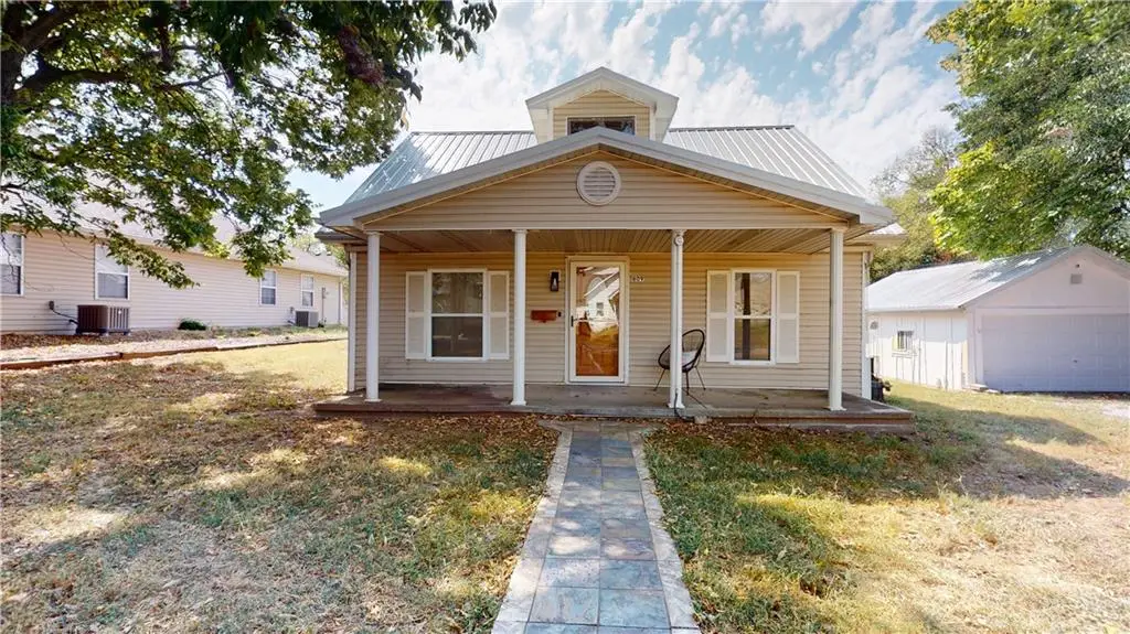 609 W Lee Street, Nevada, MO 64772 - #1