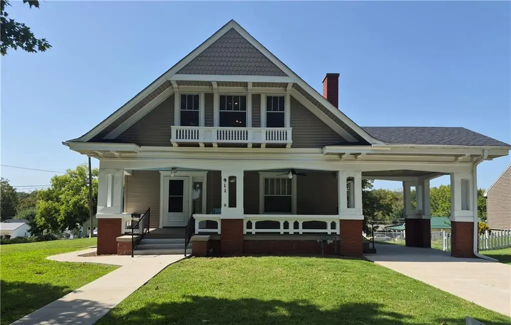 911 N Main Street, Carrollton, MO 64633 - #1