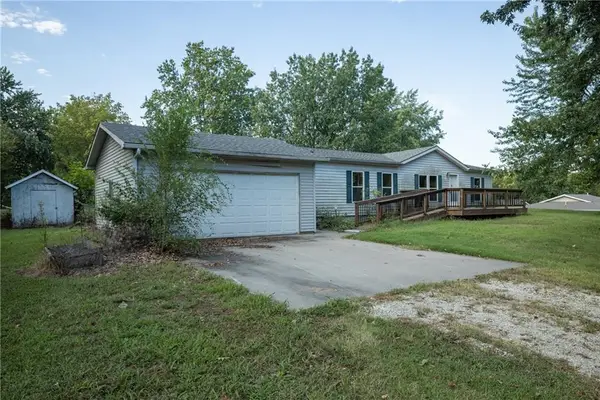 515 W 9th Street, Eudora, KS 66025