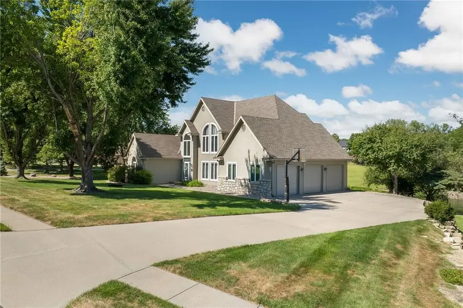 4603 S Lakewood Drive, Saint Joseph, MO 64506 - #2