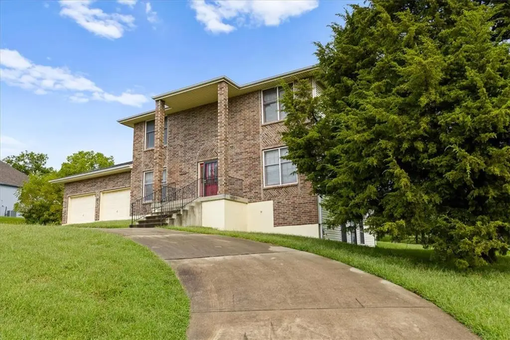 7200 E 69th Street, Kansas City, MO 64133 - #1