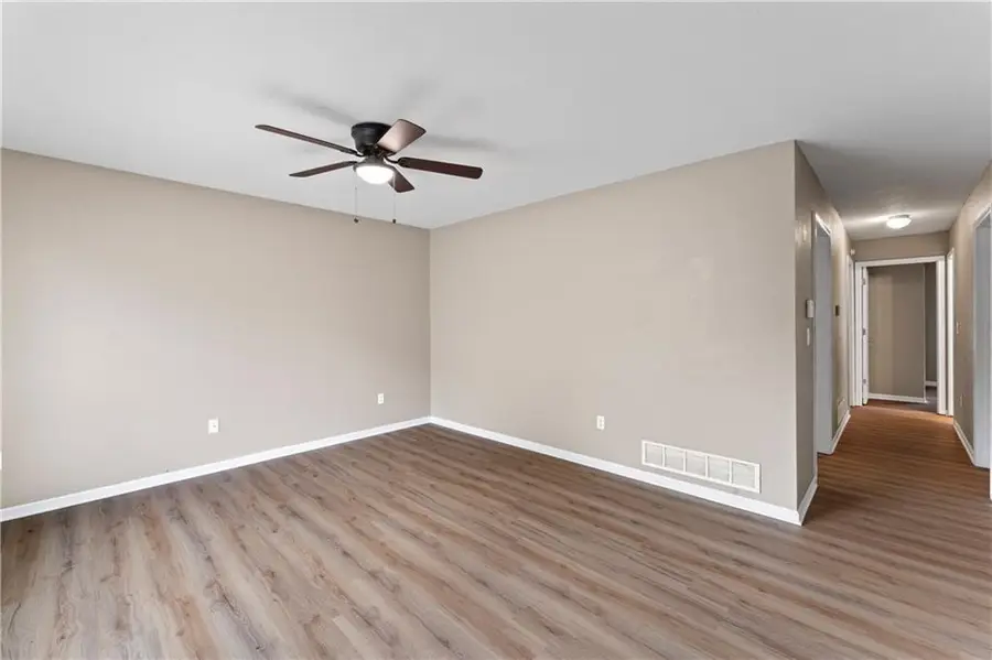 207-209 Sycamore Street, Harrisonville, MO 64701 - #2