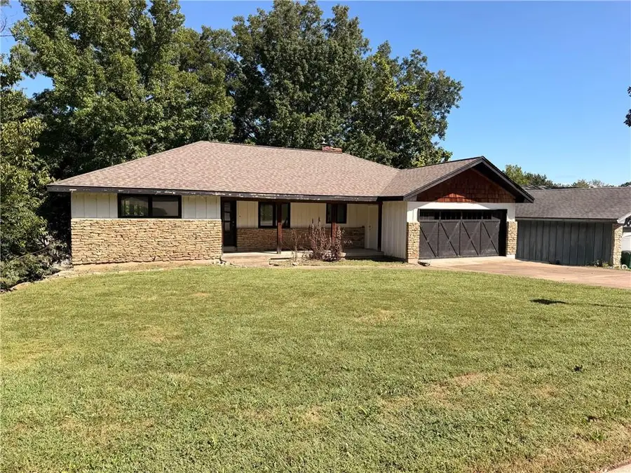 234 N Winnebago Drive, Lake Winnebago, MO 64034 - #3
