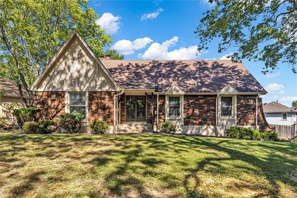 901 NW Oakridge Drive, Blue Springs, MO 64015 - #1