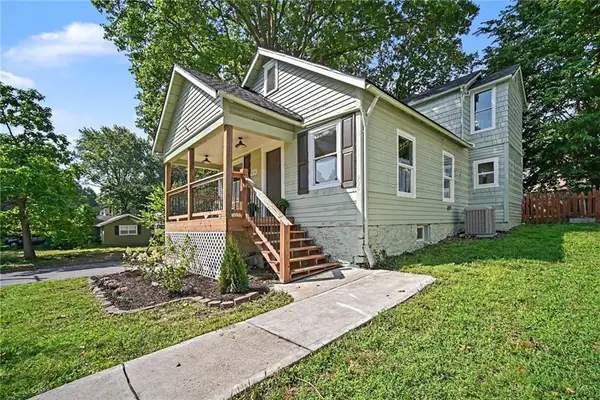 936 Columbia Avenue, Leavenworth, KS 66048