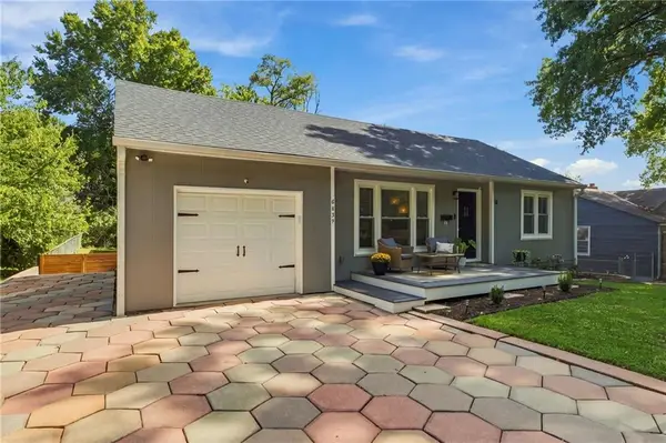 8839 Virginia Lane, Kansas City, MO 64114